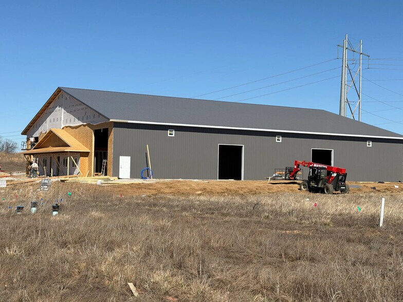 More Photos Of 14991 Industrial Dr, Smithville Light Manufacturing For Lease