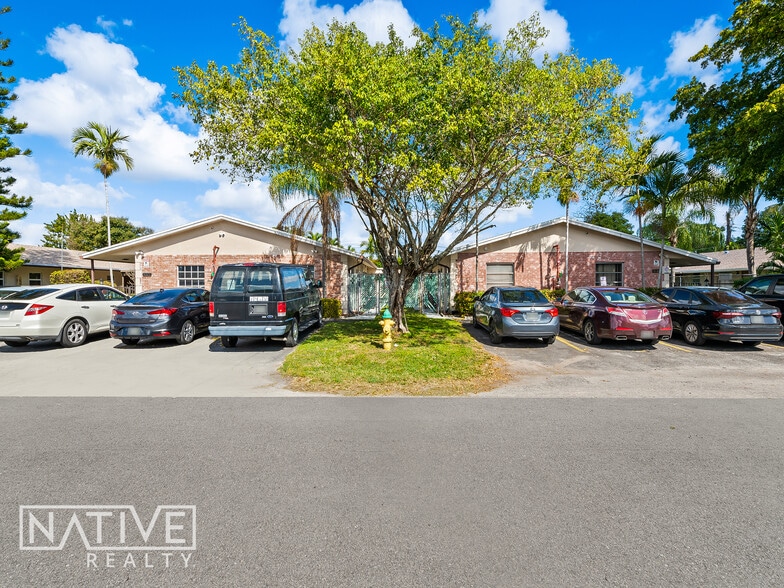 More Photos Of 201-221 NE 40th Ct, Oakland Park Assisted Living For Sale