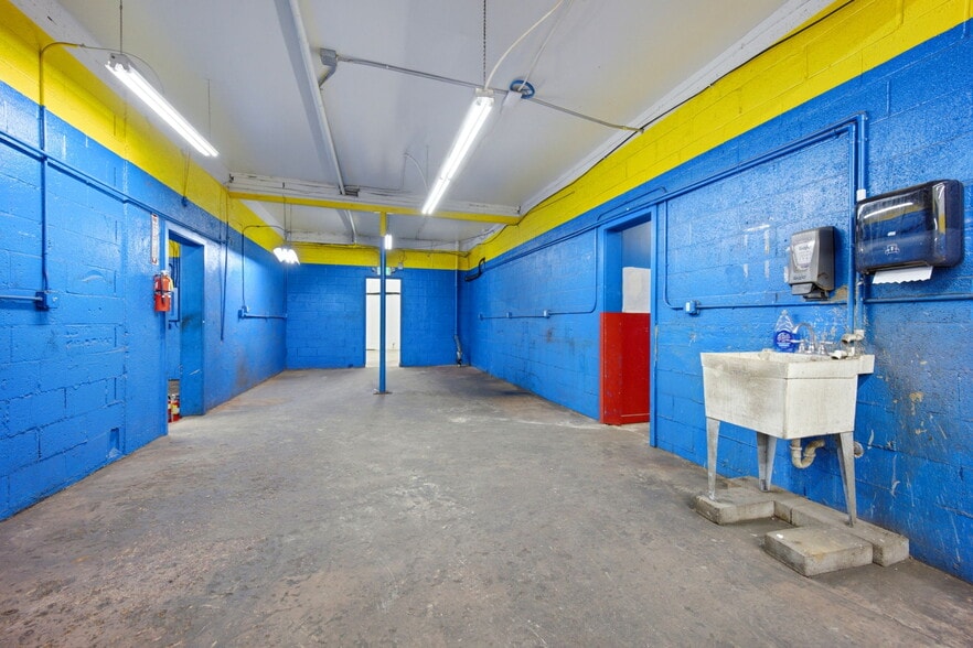 More Photos Of 2800 E Platte Ave, Colorado Springs Auto Repair For Lease