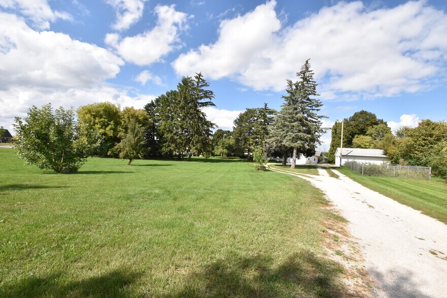 More Photos Of N94W17842 Appleton Ave, Menomonee Falls Freestanding For Sale