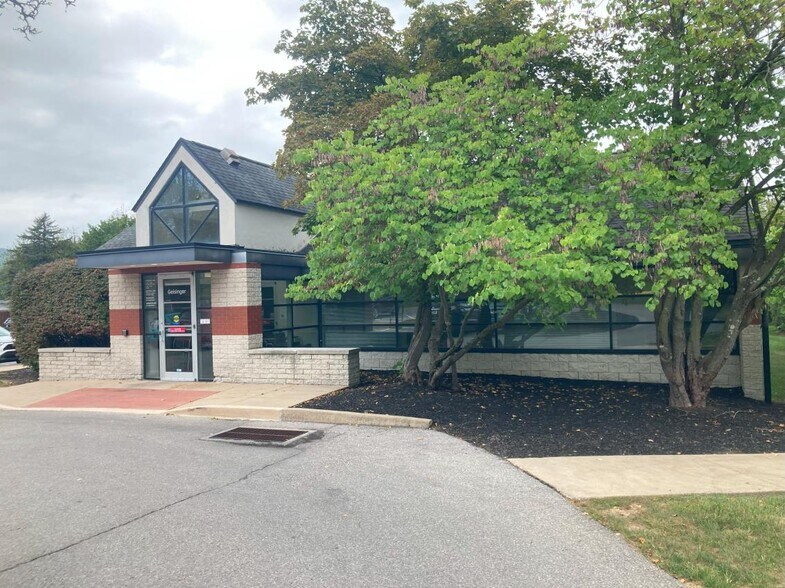 Primary Photo Of 819 E Bishop St, Bellefonte Medical For Sale