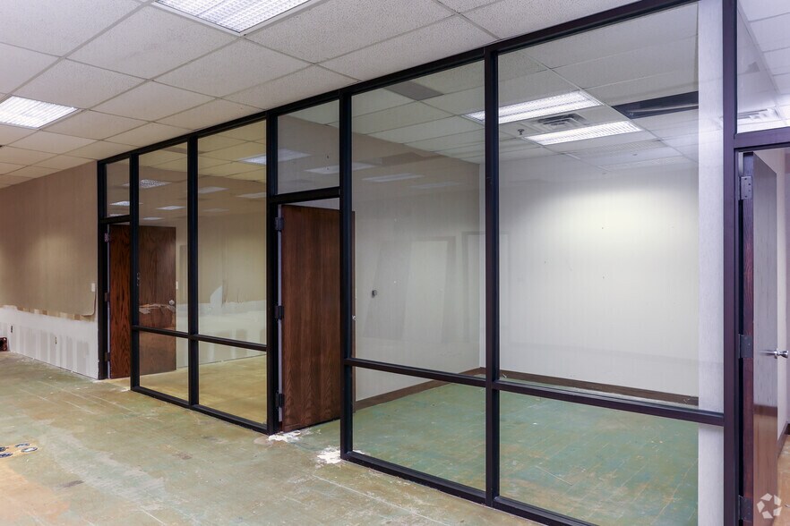 More Photos Of 3301 Golden Rd, Tyler Office For Sale