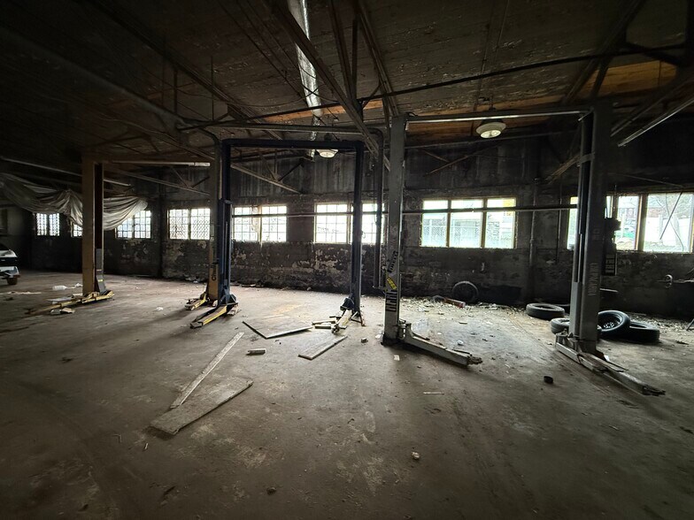 More Photos Of 22 Richmond Ave, Worcester Auto Repair For Sale