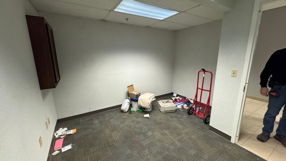 More Photos Of 2925 William Penn Hwy, Easton Office For Lease