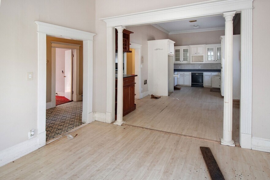 More Photos Of 1333-1335 Yale St, Houston General Retail For Sale