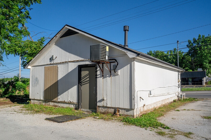 More Photos Of 419 W Kearney St, Springfield Freestanding For Sale