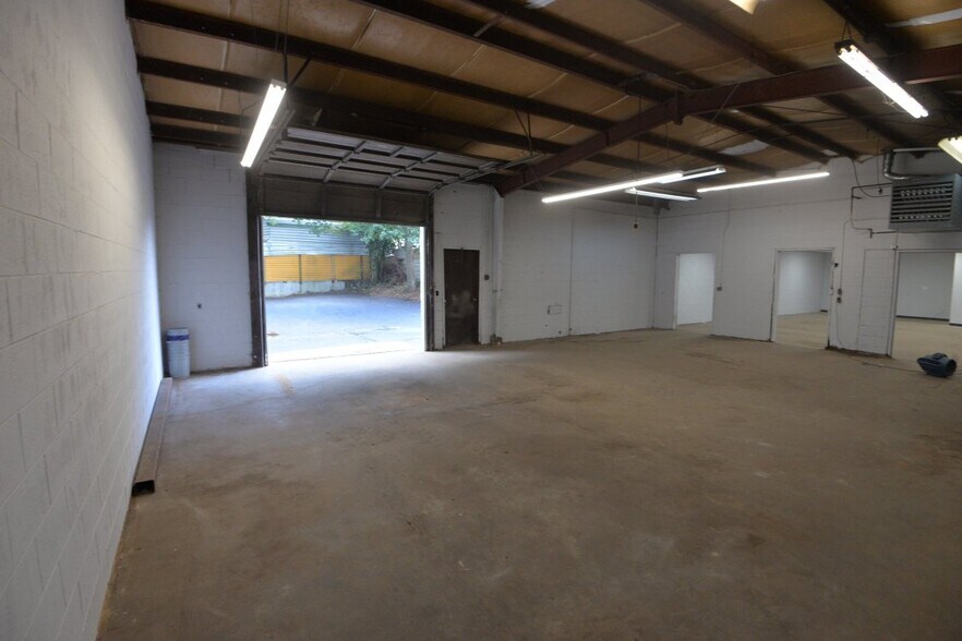 More Photos Of 4652B Jonesboro Rd, Forest Park Specialty For Lease