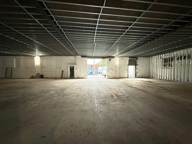 More Photos Of 71 White St, Brooklyn Warehouse For Lease