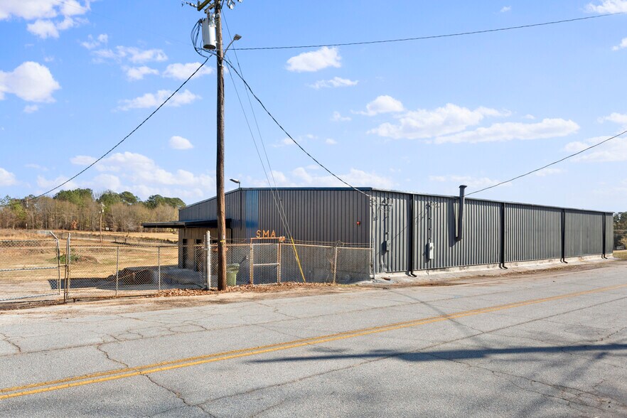 More Photos Of 207 N Kenneth St, Walhalla Warehouse For Lease