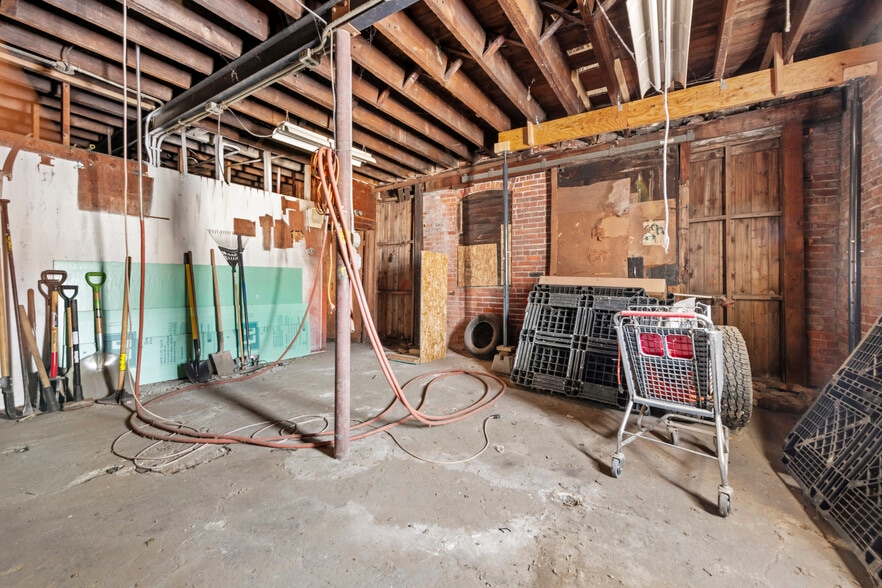 More Photos Of 3003 E Grand Blvd, Detroit Showroom For Sale
