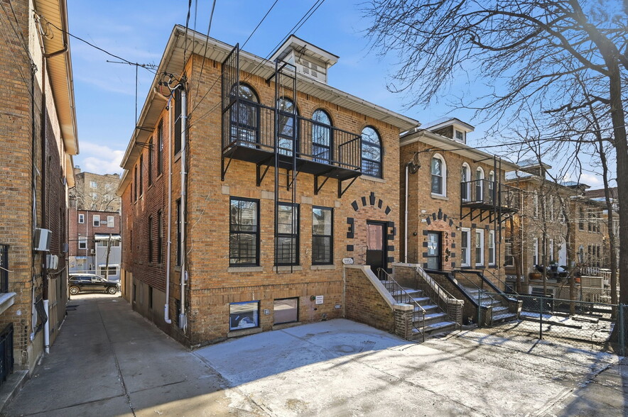 Primary Photo Of 2152 Muliner Ave, Bronx Apartments For Sale