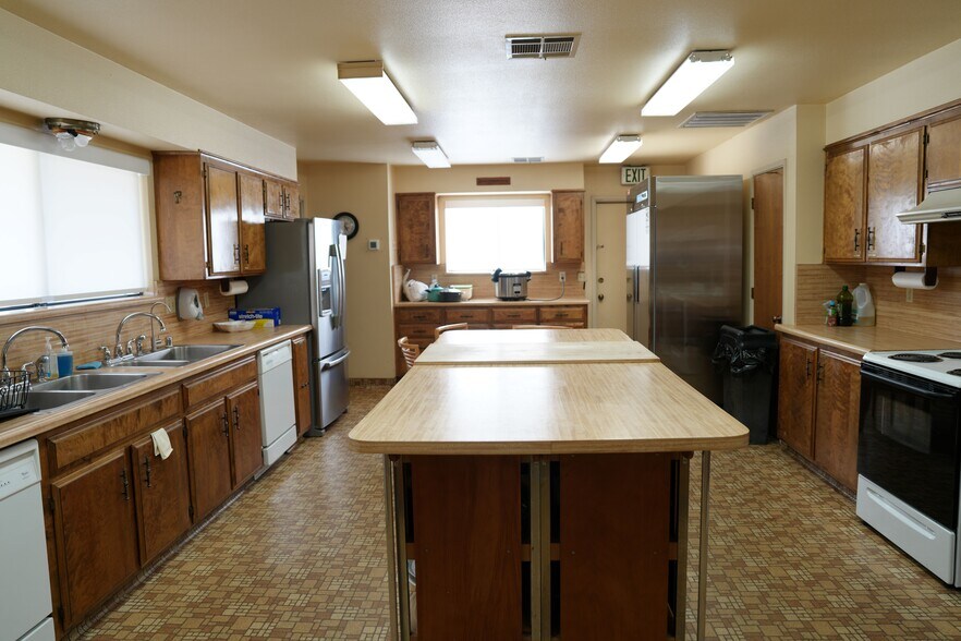 More Photos Of 1135 E Alluvial Ave, Fresno Religious Facility For Lease