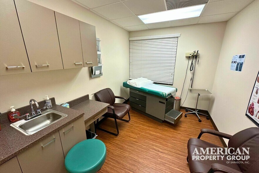 More Photos Of 7013 S Tamiami Trl, Sarasota Office For Sale