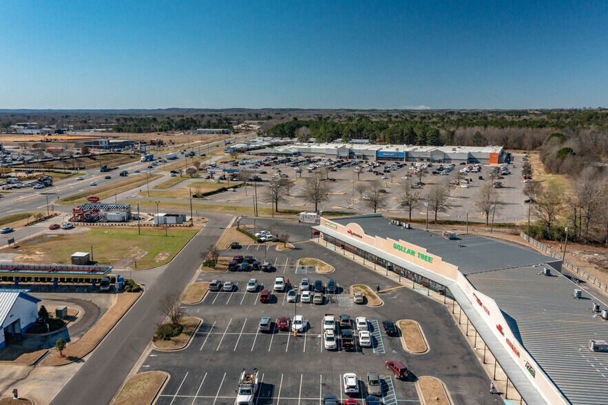 More Photos Of 5550 McFarland Blvd, Northport General Retail For Lease