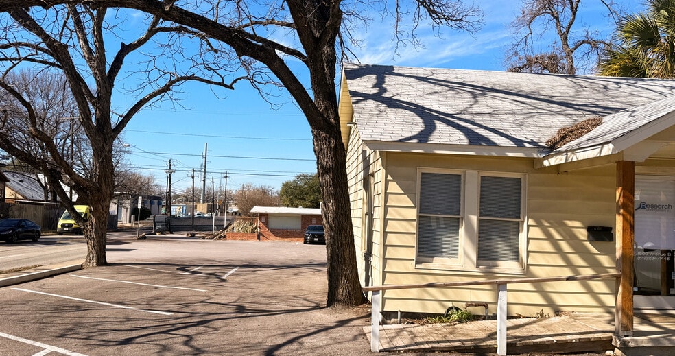 More Photos Of 4500 Avenue B, Austin Medical For Sale