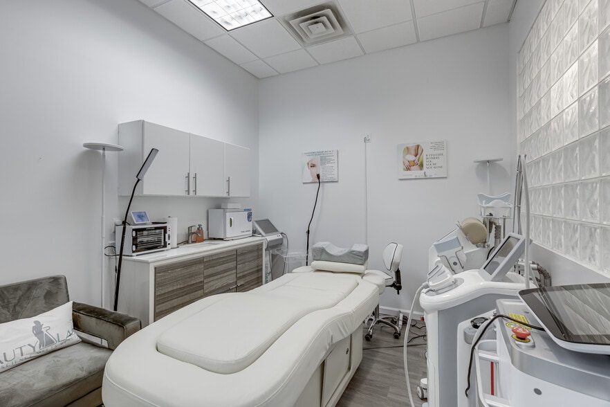 More Photos Of 102-112 Town Center Dr, Warren Office For Lease