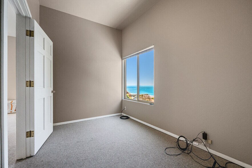 More Photos Of 39000 1 hwy, Gualala Flex For Sale