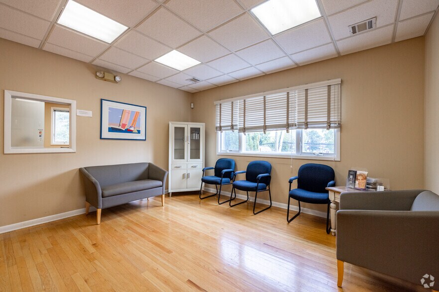 More Photos Of 914 Clifton Ave, Clifton Medical For Sale