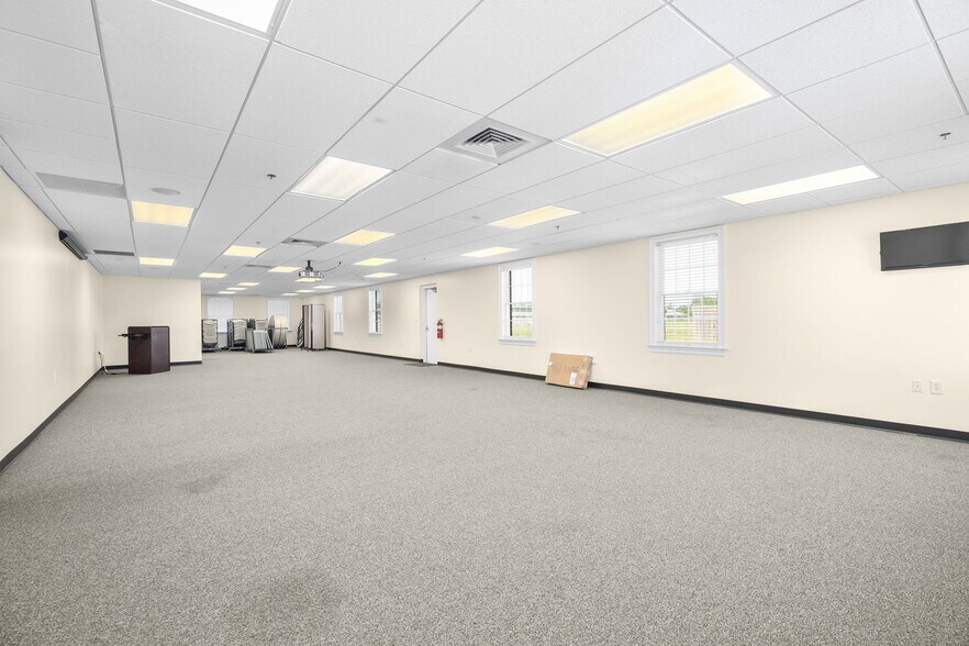 More Photos Of 3310 Shannon Park Dr, Fredericksburg Office For Sale
