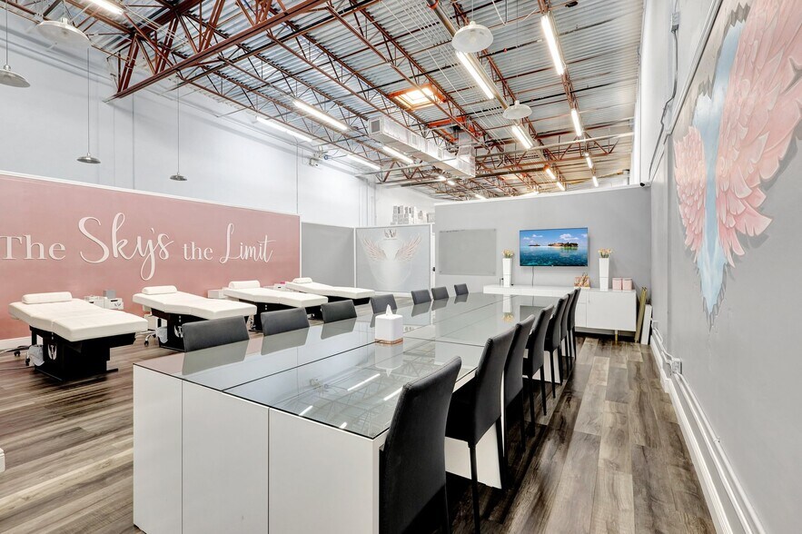 More Photos Of 1200 S Rogers Cir, Boca Raton Warehouse For Lease
