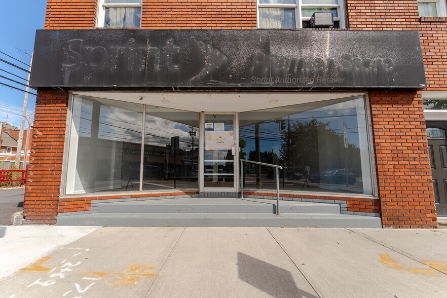 More Photos Of 21-23 Indian Head Rd, Kings Park Storefront Retail Residential For Lease