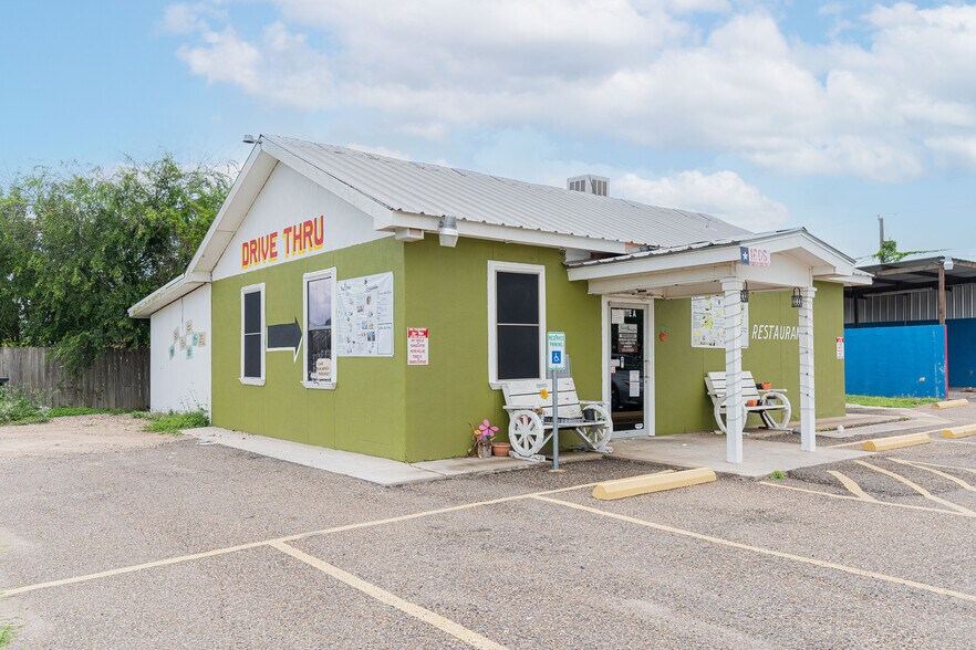 More Photos Of 1606 La Fuente Dr, Penitas Auto Dealership For Sale