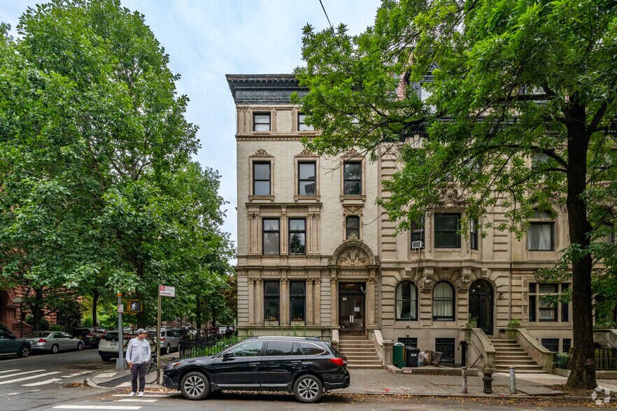 Primary Photo Of 121 8th Ave, Brooklyn Apartments For Lease