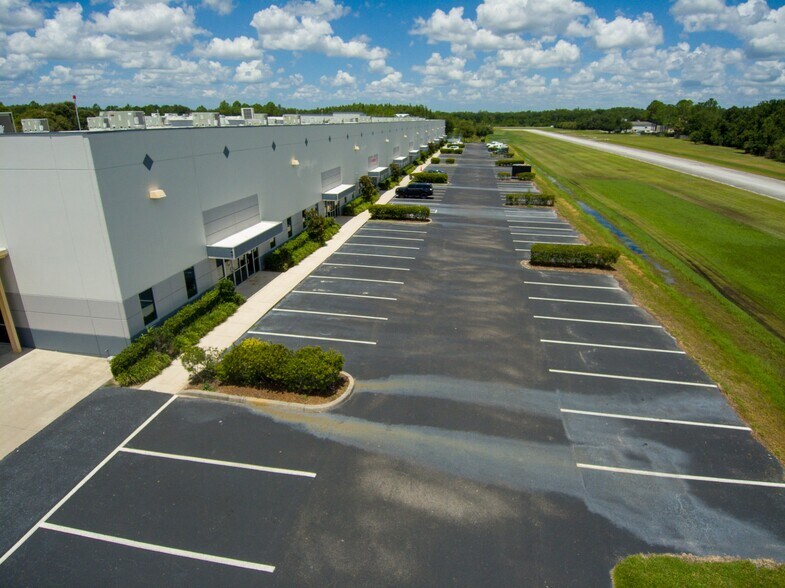 More Photos Of 4450 Pet Ln, Lutz Distribution For Lease
