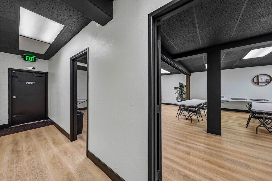More Photos Of 239 SE G St, Grants Pass General Retail For Sale