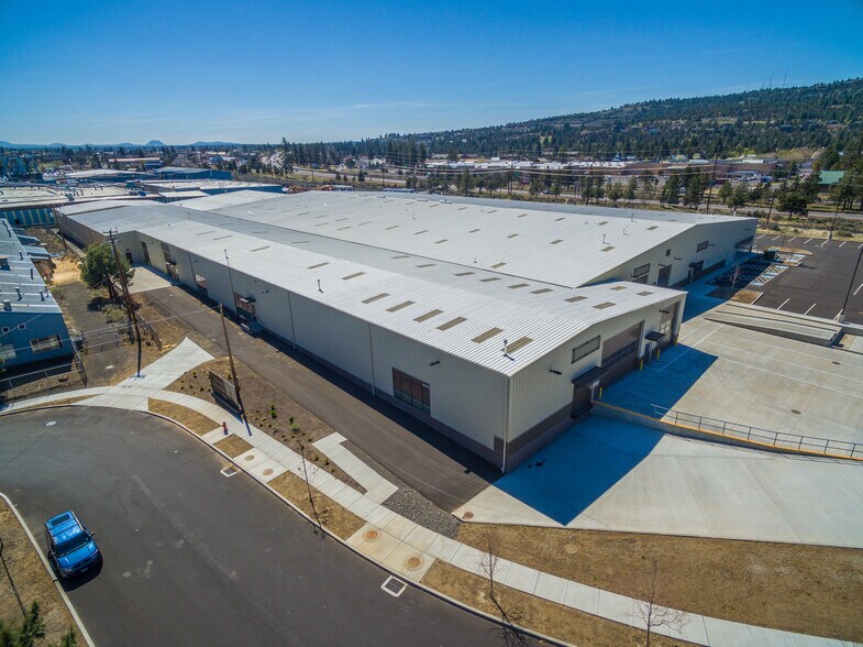 More Photos Of 20495 Murray Rd, Bend Warehouse For Lease