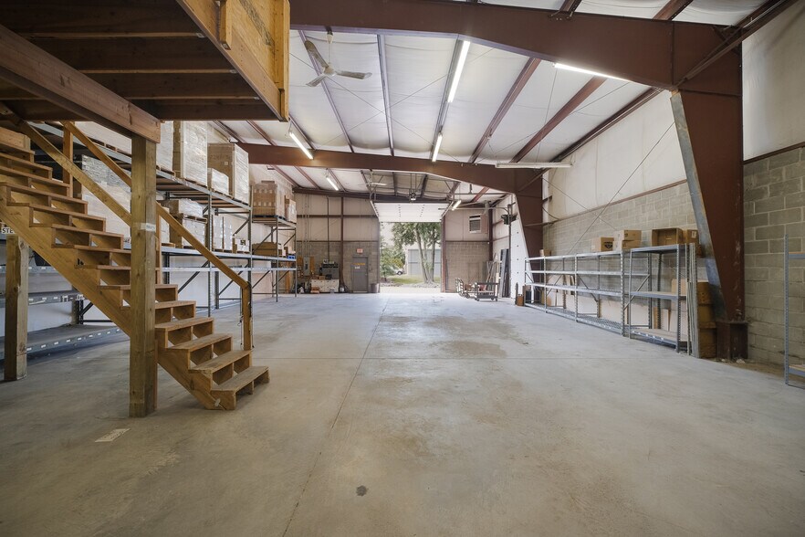 More Photos Of 5237 Commerce Cir, Indianapolis Warehouse For Sale