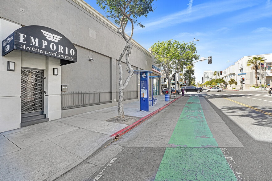 More Photos Of 530 Santa Monica Blvd, Santa Monica Storefront For Lease