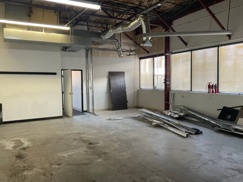 More Photos Of 7388 S Revere Pky, Centennial Showroom For Lease