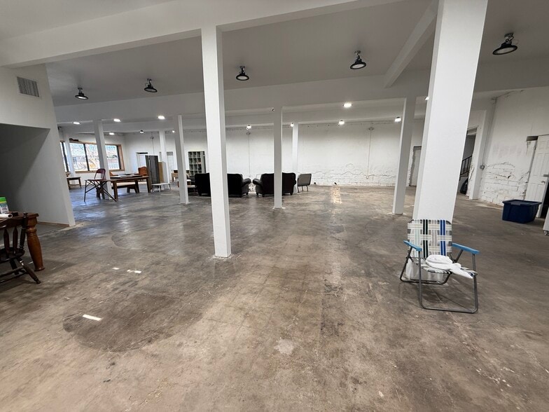 More Photos Of 218 Main St, Idalou Storefront Retail Office For Sale