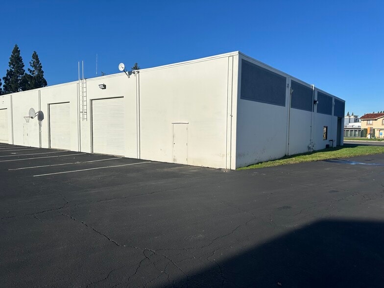 More Photos Of 11290 Trade Center Dr, Rancho Cordova Warehouse For Lease