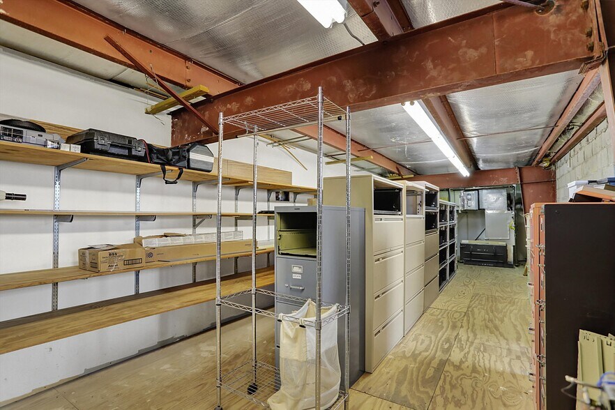 More Photos Of 711 W Gardner Dr, Marion Medical For Sale