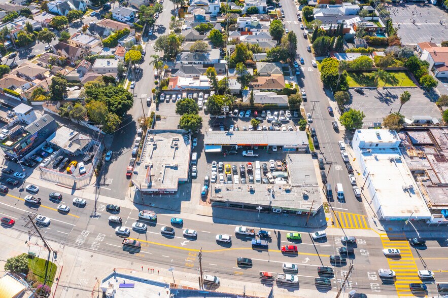 More Photos Of 2481-2489 Lincoln Blvd, Venice Freestanding For Lease