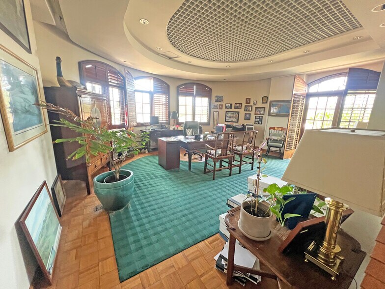 More Photos Of 1525 State St, Santa Barbara Office For Sale