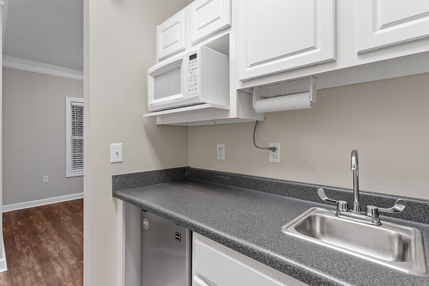 More Photos Of 6501 Creedmoor Rd, Raleigh Office Residential For Lease