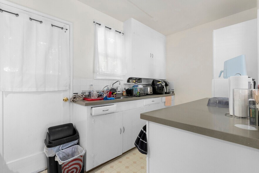 More Photos Of 2003-2005 Berkeley Way, Berkeley Apartments For Sale