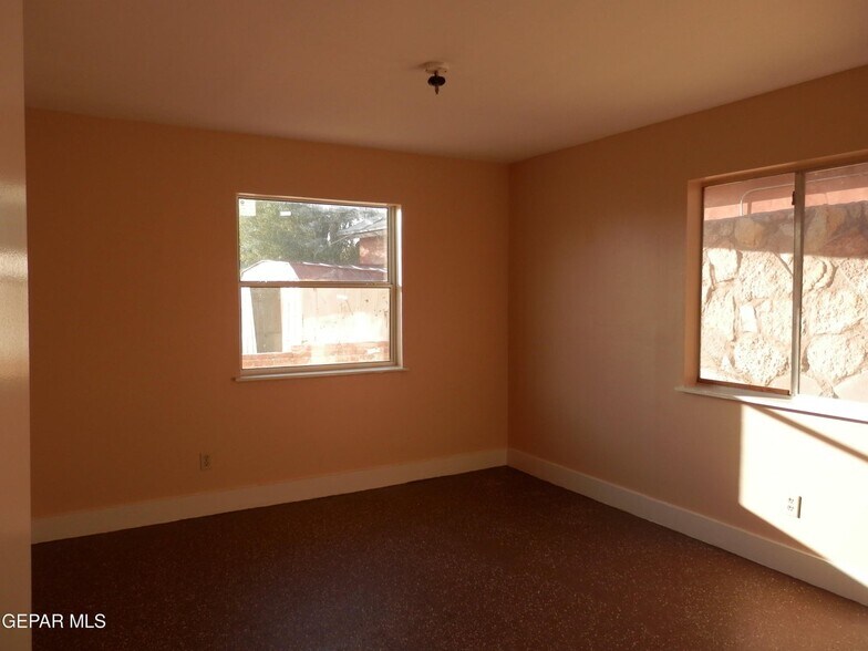 More Photos Of 187 N Awbrey St, El Paso Apartments For Sale