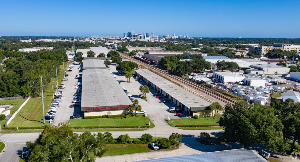 More Photos Of 101-191 Drennen Rd, Orlando Light Distribution For Lease