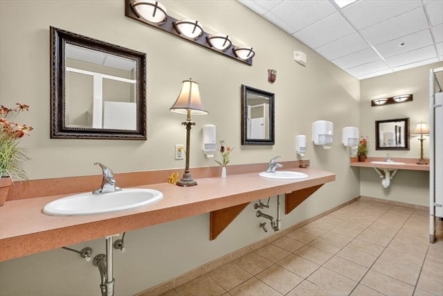 More Photos Of 625 College Hwy, Southwick Restaurant For Lease