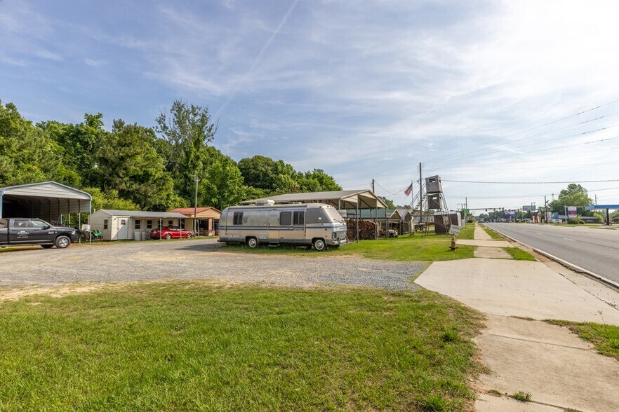 More Photos Of 1111 S Martin Luther King Jr Blvd, Americus Freestanding For Sale