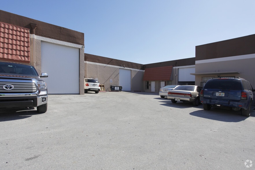 More Photos Of 7740 W 2nd Ct, Hialeah Warehouse For Lease