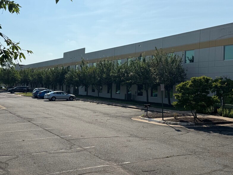 More Photos Of 7000 Gateway Ct, Manassas Warehouse For Lease