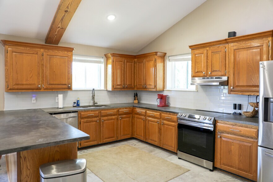 More Photos Of 6159 Crestview Dr, Athens Specialty For Sale