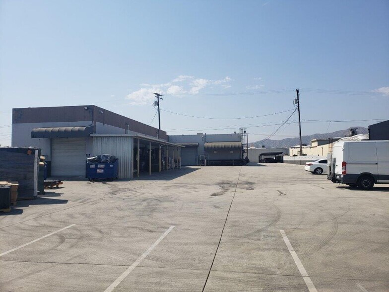 More Photos Of 1020 Chestnut St, Burbank Light Distribution For Lease