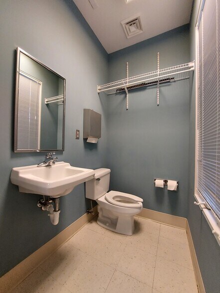 More Photos Of 5015 Southpark Dr, Durham Medical For Lease