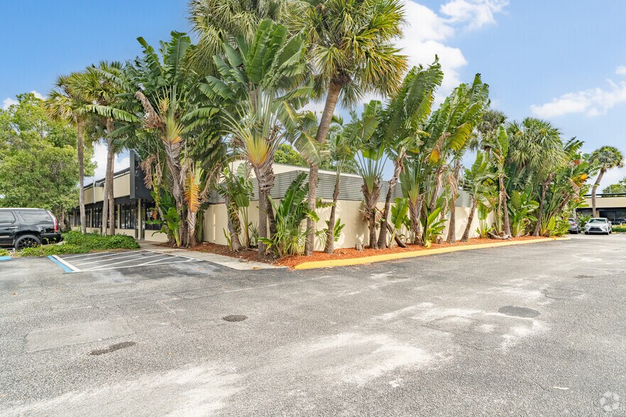 More Photos Of 6043 Kimberly Blvd, Fort Lauderdale Unknown For Lease